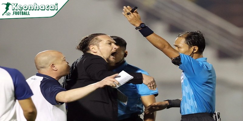 HLV Thanh Hóa: "Trọng tài là rào cản lớn trong cuộc đua vô địch V.League" 2 Thanh Hóa đối mặt với khó khăn trong cuộc đua vô địch