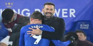 Van Nistelrooy nói gì sau trận? Nụ cười của niềm tin và chiến lược