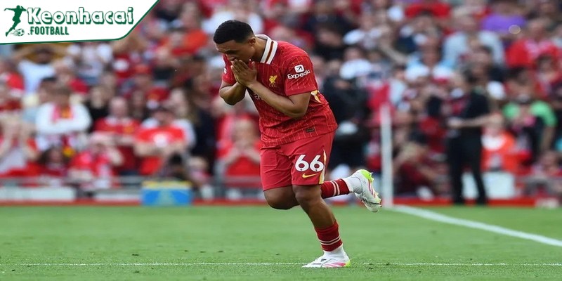 Alexander-Arnold bị cổ động viên Liverpool la ó trong trận đấu với Arsenal 2 Trent Alexander-Arnold được tung vào sân từ băng ghế dự bị ở phút 60