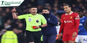 Michael Oliver trở lại Premier League, bắt chính trận West Ham vs Tottenham 3 Từng bị chỉ trích vì quyết định gây tranh cãi với Arsenal
