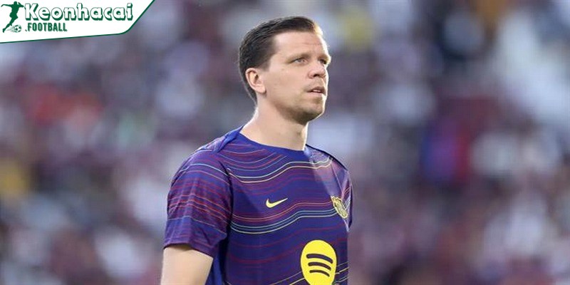Szczesny đề cập trực tiếp đến việc hàng phòng ngự liên tục dâng cao