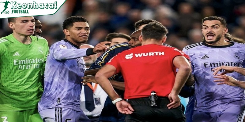 Tấm thẻ đỏ của Dean Huijsen: Giọt nước tràn ly với Real Madrid