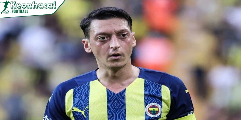 Tiểu sử Mesut Özil - Nghệ sĩ chuyền bóng đỉnh cao thế giới 3 Tiểu sử Mesut Ozil chọn thi đấu cho đội tuyển quốc gia Đức