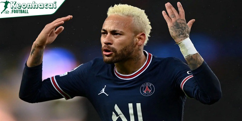 Tiểu Sử Neymar - Hành Trình Từ Tuổi Thơ Đỉnh Cao Sân Cỏ 4 Neymar sống cởi mở, hài hước hay chia sẻ hình ảnh cuộc sống đời thường