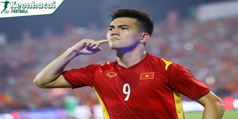 Tiến Linh bất ngờ xin ở lại sân phút chót