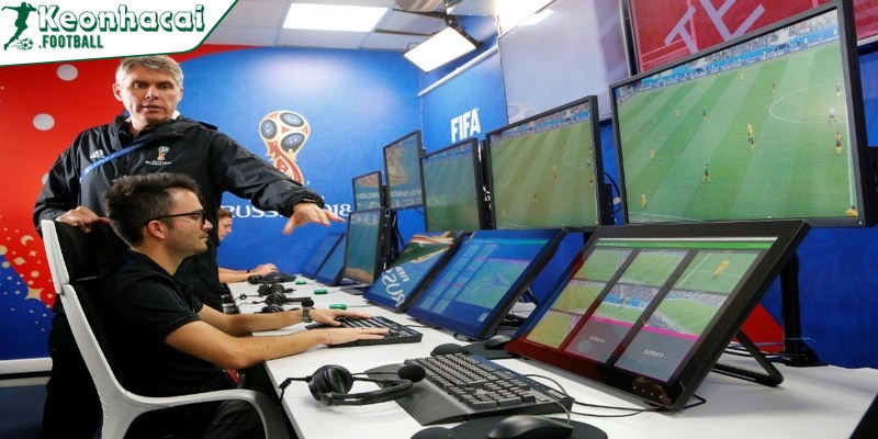 VAR là gì? Công nghệ VAR quan trọng như thế nào? 4  Cảnh quay của VAR chủ yếu ở khu vực cấm và khung thành